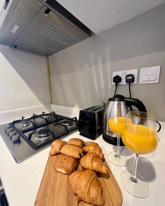 Vera Residences By Damac I 1Br Luxury Aparthotel Дубай Екстериор снимка